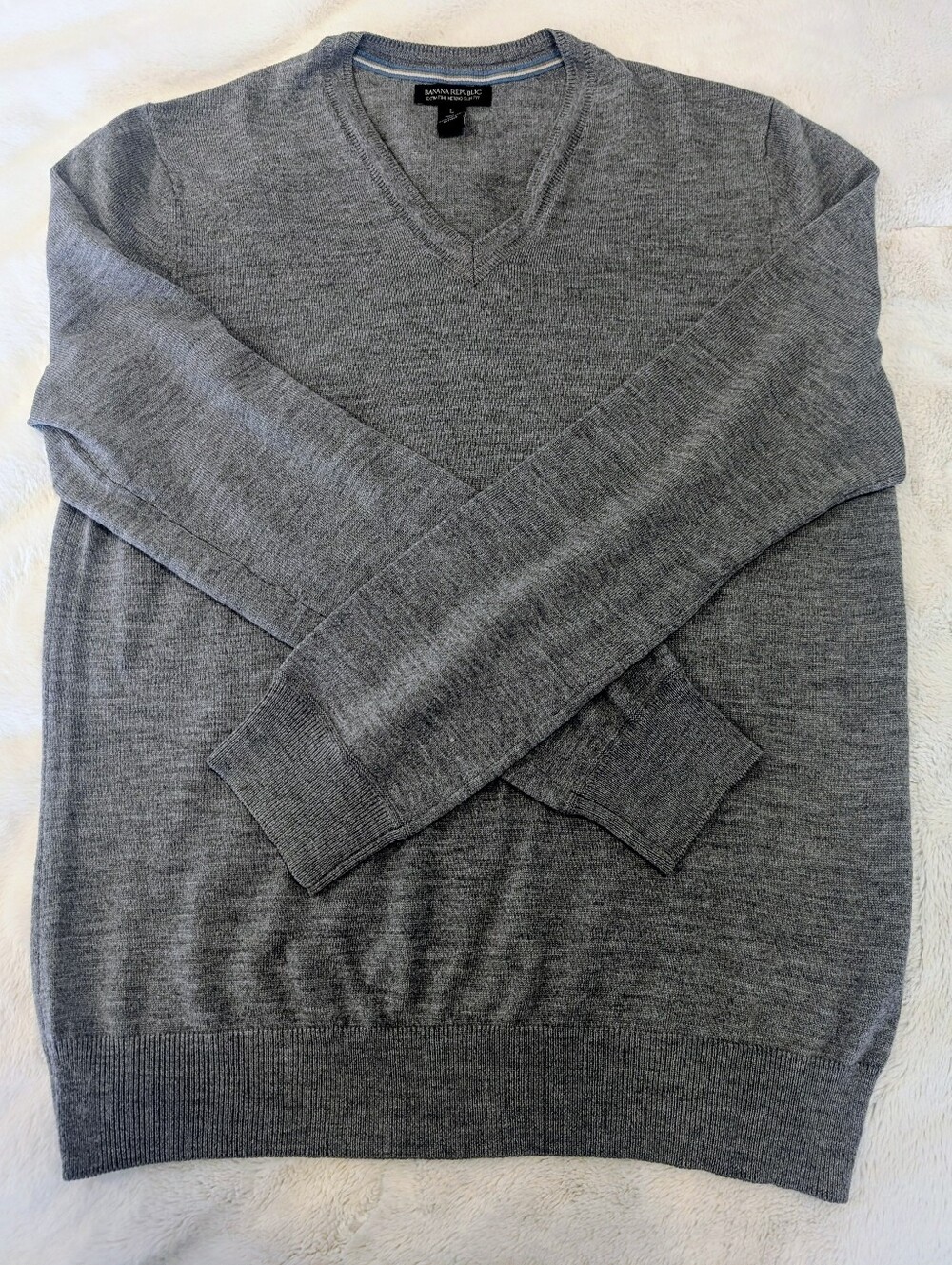 Title: Banana Republic Extra Fine Merino Wool Slim Fit V-Neck Sweater Gray Large